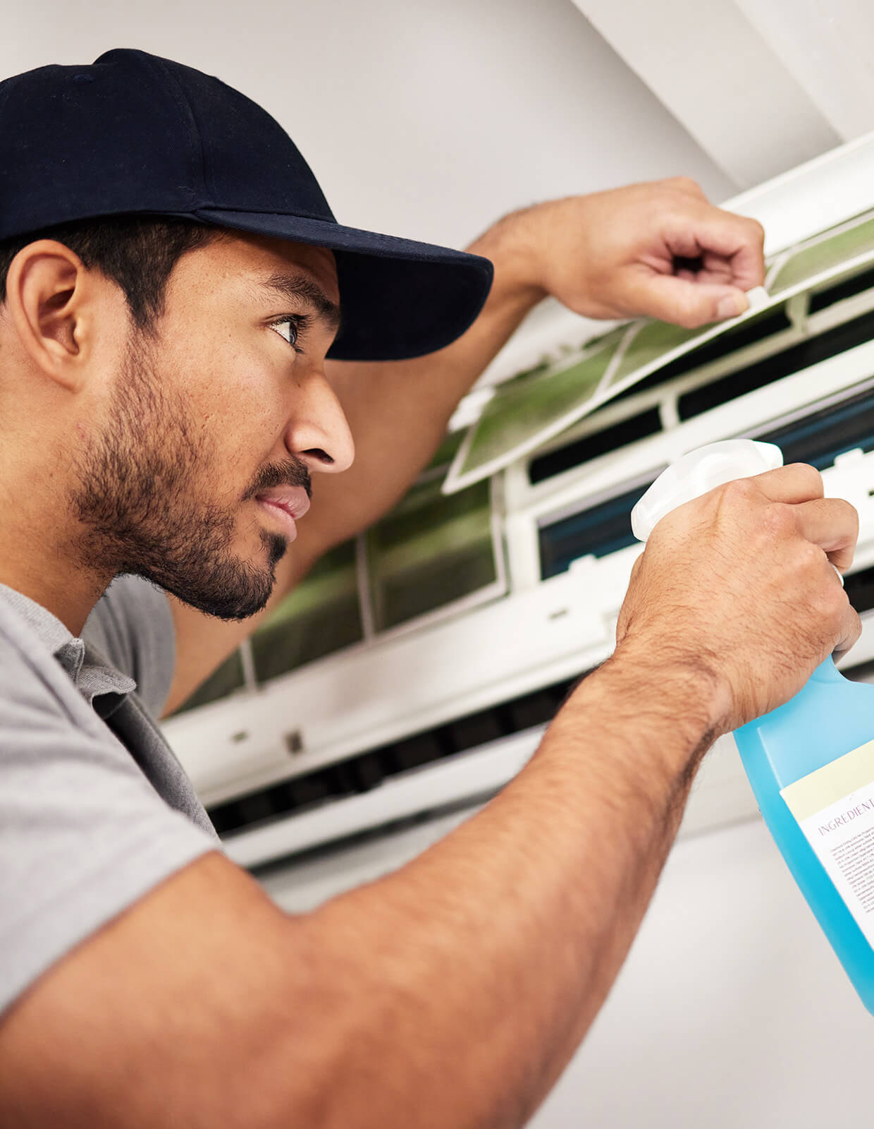 Technicien Envolt nettoyage filtre climatisation — entretien annuel obligatoire Sète Frontignan Hérault